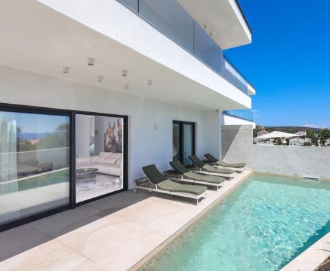 Außergewöhnliche moderne Maisonette-Villa mit Swimmingpool auf der Halbinsel Pag 