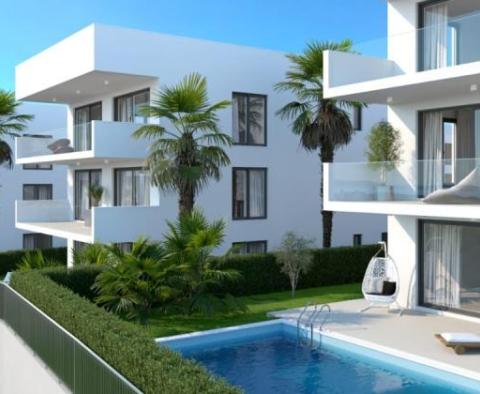 Exkluzivní apartmán se zahradou a bazénem na Čiovo, oblast Trogir 