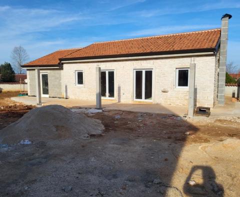 Maison individuelle en pierre modernisée dans la région d'Umag - pic 8