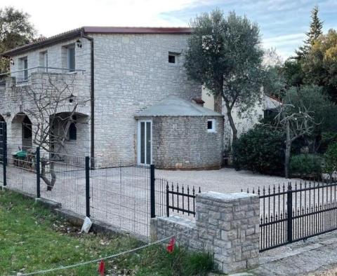 A stone house with 2 apartments in Kavran near Pula, a rarity on the market! - pic 3