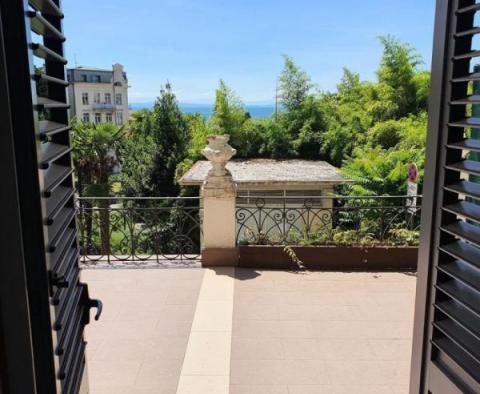Apartmán v rakousko-uherské vile s výhledem na moře v Opatiji, 100 m od Lungomare 