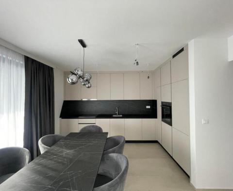 Новый современный комплекс из 6 квартир на продажу в Медулине в 150 метрах от моря - фото 26