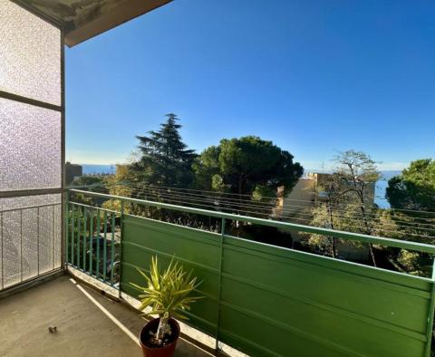 Cheap 2-bedroom apartment in Volosko area, Opatija, with sea views, 200 meters from the sea 