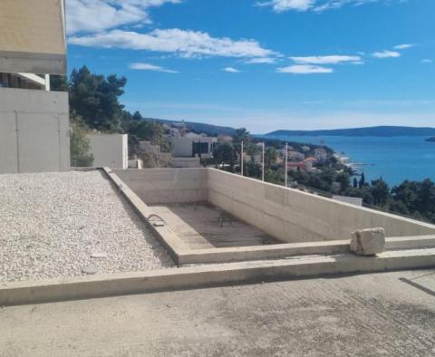 Belle nouvelle villa moderne dans la région de Trogir, à 100 mètres de la mer - pic 11