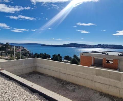 Belle nouvelle villa moderne dans la région de Trogir, à 100 mètres de la mer - pic 13
