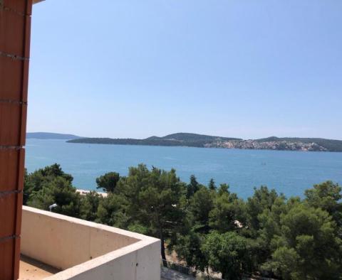 Nový luxusní penthouse v Seget Donji s úžasným výhledem na otevřené moře, pouze 100 m od moře - pic 9