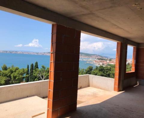Nový luxusní penthouse v Seget Donji s úžasným výhledem na otevřené moře, pouze 100 m od moře - pic 11