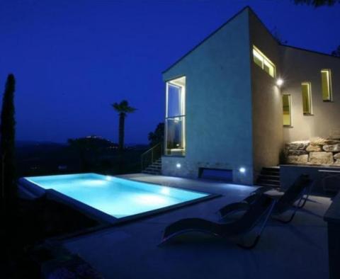 An extraordinary design villa with a swimming pool in an exceptional location in Motovun area - pic 36