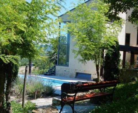 Вилла необыкновенного дизайна с бассейном в исключительном месте в районе Мотовун. - фото 59