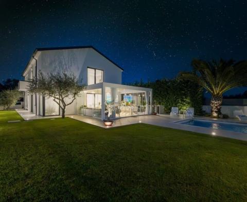 Impressive light and bright villa in popular Rovinj - pic 32