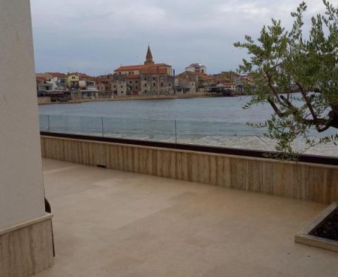 Erstaunliche neue Villa am Wasser mit einzigartigem Postkartenblick über das Meer und die Stadt Umag! - foto 30