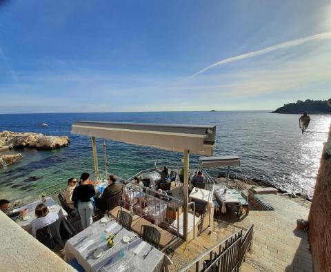 Villa of exceptional luxury and extraordinary location in Rovinj just 200 meters from the sea - pic 32