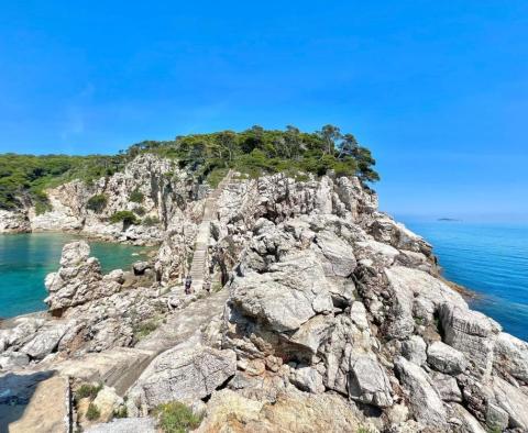 Egyedülálló vízparti villa Dubrovnik körzetében, saját strandplatformmal, egy 1240 nm-es nagy zöld telken. - pic 9