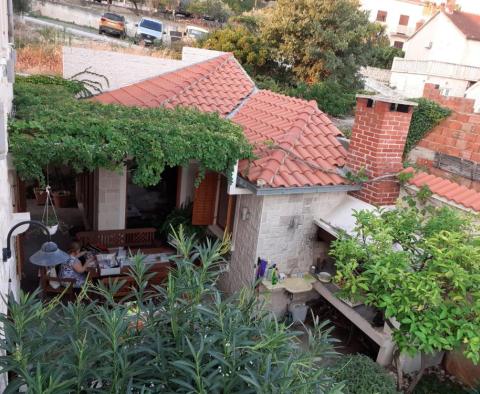 Квартира с чудесным садом в Постире на острове Брач в 150 метрах от моря - фото 2