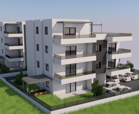 Neuer Apartmentkomplex in der Gegend von Trogir – niedrige Preise! - foto 11