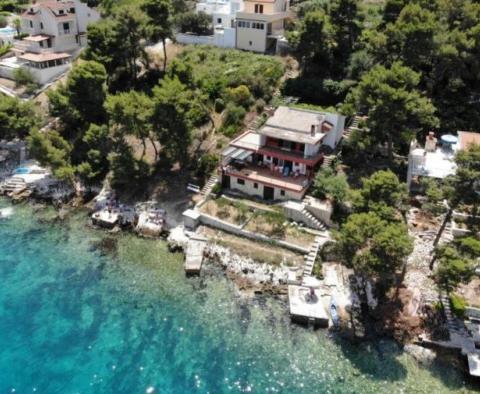 Haus direkt am Meer mit 3 Wohnungen, Terrassen und Privatstrand in Ciovo, Trogir - foto 2