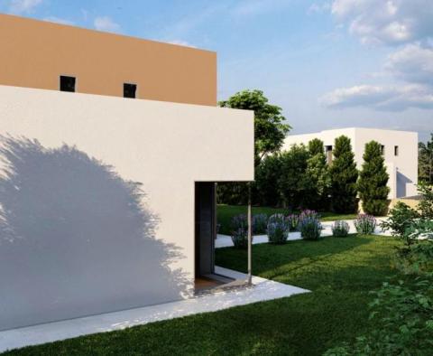 Вилла современного дизайна с бассейном в районе Пореча, одна из трех вилл комплекса. - фото 10