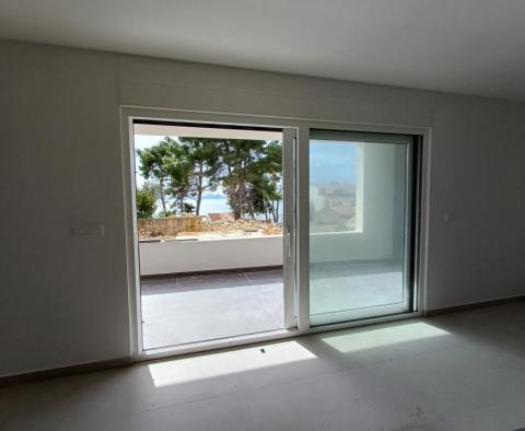Moderne neue, hochmoderne Residenz auf Ciovo, nur 100 Meter vom Strand entfernt - foto 5