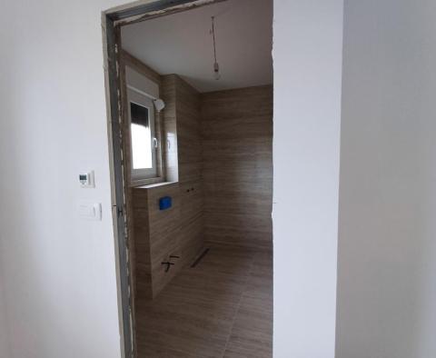 Tágas apartmanok egy új luxus komplexumban Seget Donjiban, 200 m-re a tengertől - pic 10