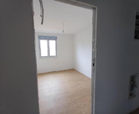 Tágas apartmanok egy új luxus komplexumban Seget Donjiban, 200 m-re a tengertől - pic 16