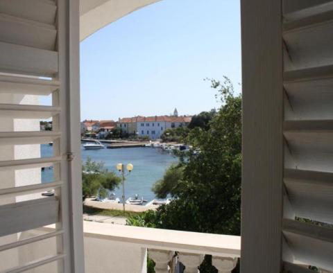 Apartmánový dům na 1. linii k moři v oblasti Zadaru - pic 3