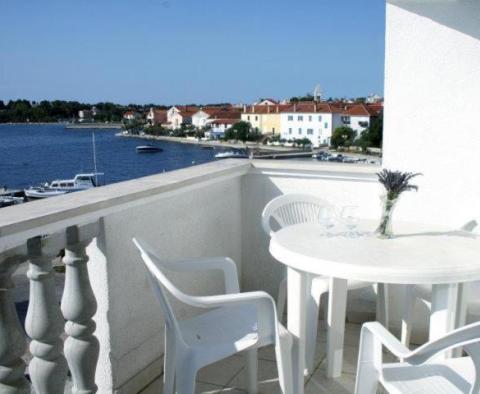Apartmánový dům na 1. linii k moři v oblasti Zadaru - pic 5