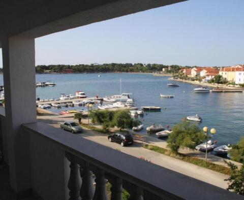 Apartmánový dům na 1. linii k moři v oblasti Zadaru - pic 4