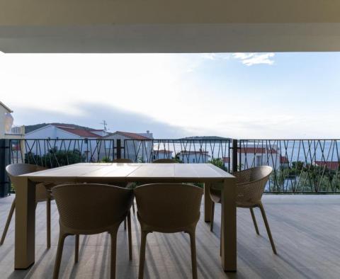 Luxusní nový apartmán v boutique rezidenci s bazénem 100 metrů od moře - pic 8