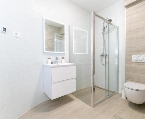 Luxusní nový apartmán v boutique rezidenci s bazénem 100 metrů od moře - pic 29