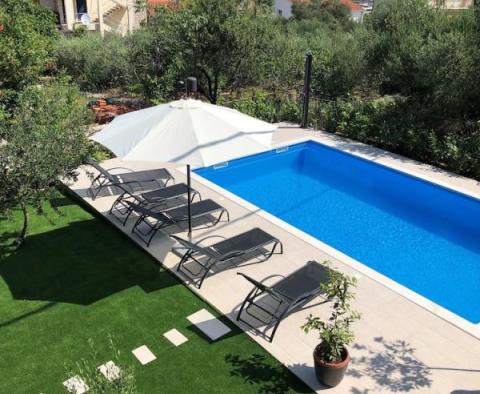 Wunderschönes Gästehaus mit Swimmingpool auf Ciovo, nur 100 Meter vom Meer entfernt - foto 6