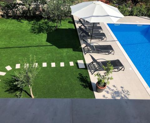 Wunderschönes Gästehaus mit Swimmingpool auf Ciovo, nur 100 Meter vom Meer entfernt - foto 3
