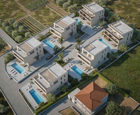 Einzigartiges städtisches Grundstück mit fertigen Baugenehmigungen für 6 Luxusvillen in der Gegend von Trogir - foto 3