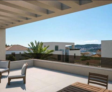 Terrain urbain unique avec permis de construire prêts pour 6 villas de luxe dans la région de Trogir - pic 7