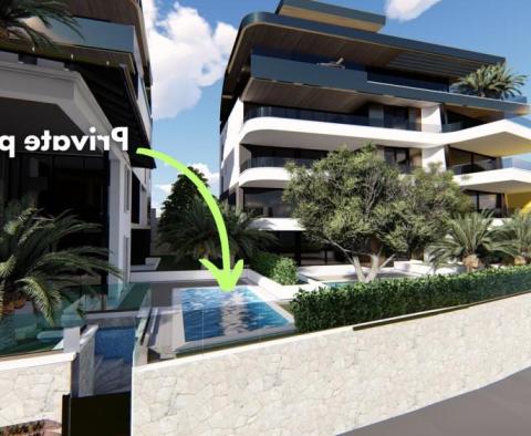 Villa modernisée dans un nouveau complexe de luxe fermé avec piscine, garage, concierge, espace bien-être - pic 3