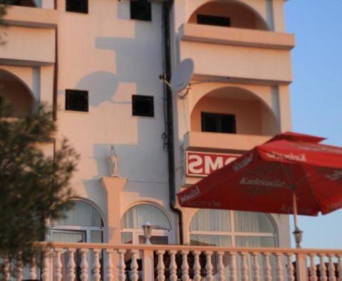 Tökéletes szálloda, mindössze 50 méterre a tengertől Zadar környékén, étteremmel és fitneszteremmel - pic 27