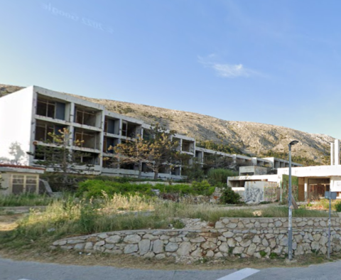 Gorgeous 1st line hotel for renovation on Pag peninsula - pic 21