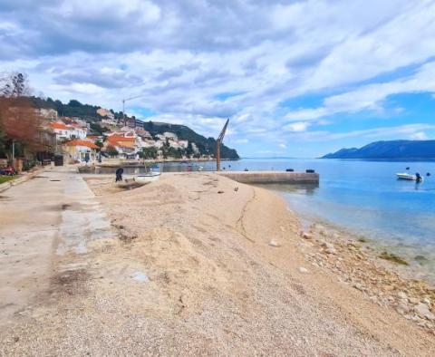 Idilli 1. vonalbeli ház képeslapos kilátással a kavicsos strand mellett - pic 2