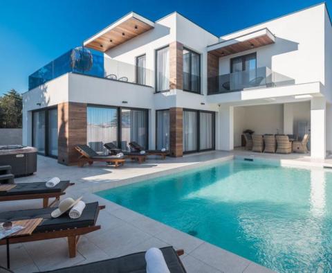Wunderschöne neue Villa in Umag, 300 Meter vom Meer und Sandstrand entfernt - foto 19