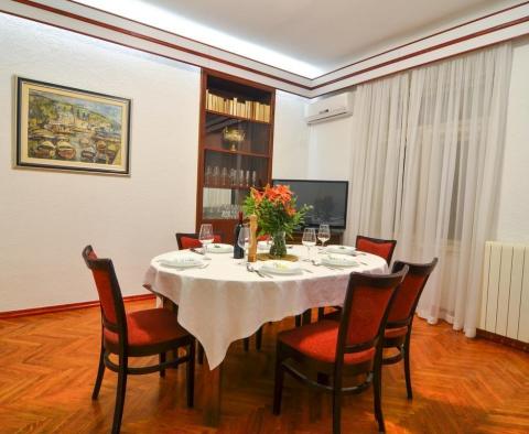 Dvoupodlažní apartmán ve vile v Opatiji, s výhledem na moře, 150 metrů od moře - pic 7