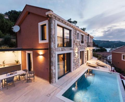  Villa en pierre design de luxe à vendre dans la région de Dubrovnik, à 15 mètres de la mer - pic 2