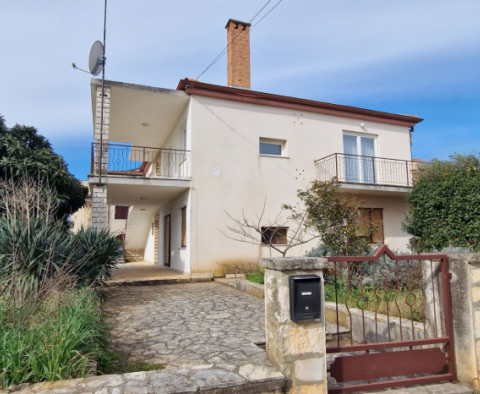 House with 2 apartments in Rovinj, 2 km from the sea - pic 2