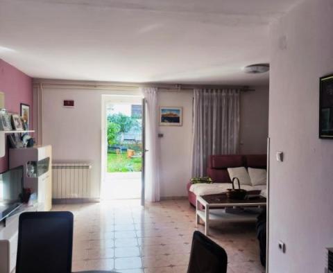 Nagyszerű ház 3 lakóegységgel, mindössze 500 méterre a tengertől Rovinjban - pic 13