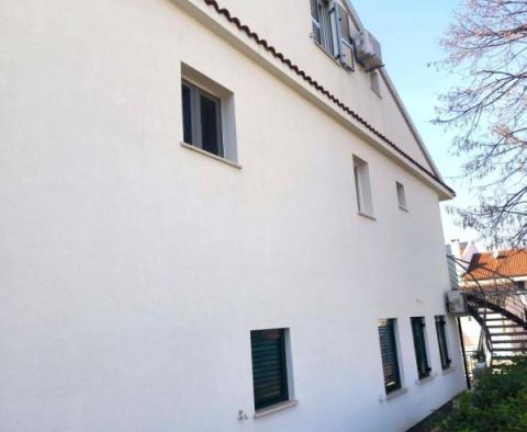 Nagyszerű ház 3 lakóegységgel, mindössze 500 méterre a tengertől Rovinjban - pic 26