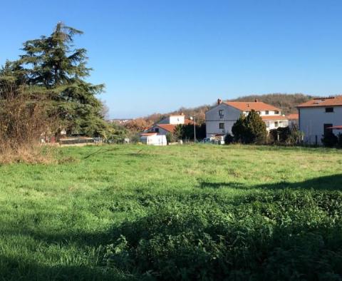 Land in Antonci, Poreč, for construction of 10 units/apartments spread over 2 buildings 