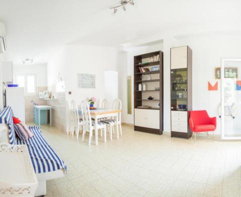 Nádherný dům v oblasti Trogir, 2d řada k moři - pic 21