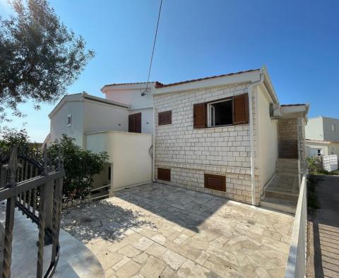 Wunderschönes Haus in der Gegend von Trogir, 2. Reihe zum Meer - foto 5