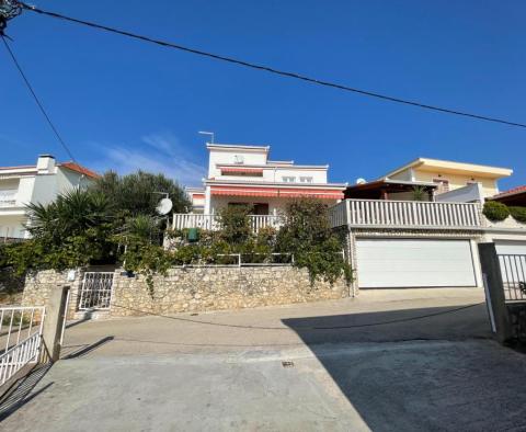 Nádherný dům v oblasti Trogir, 2d řada k moři - pic 38