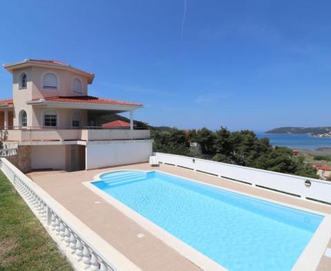 Villa and apartment house in a great location on Rab island in Supetarska Draga - pic 9