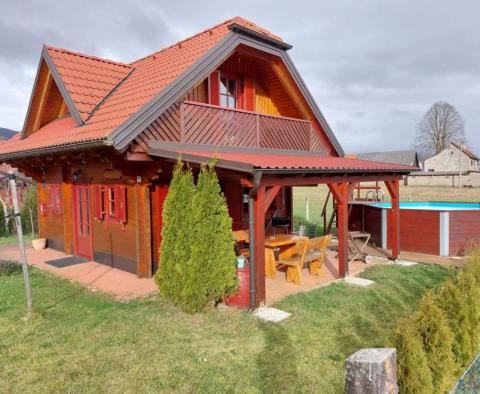 Wunderschönes Holzhaus in der Natur mit Swimmingpool, in der Nähe des Flusses - foto 4