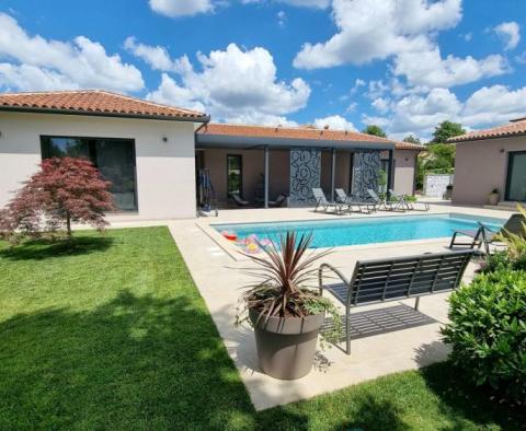 An impressive new built villa with a swimming pool in a great location in Labin area 